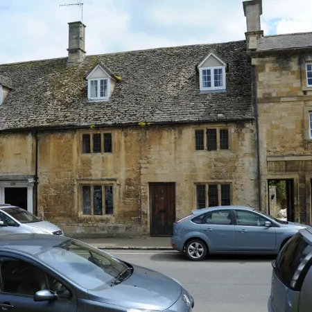 Pitchers is a Grade 11 Cotswold Stone House in the centre of Chipping Campden.