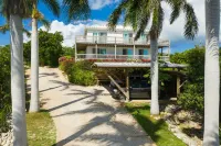 Villa DelEvan 4F - 12 min. walk from the pristine Long Bay Beach,