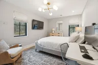 Wander Stowe Woods sleeps 12, w/gym/Workstations & pool, 6 Bedrooms