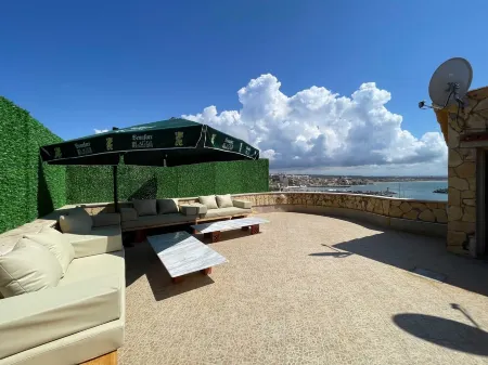 Vue sur mer et Convivialité Отели в г. Ain Benian