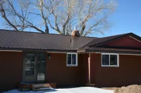 "The Patriot" -a renovated duplex in Dubois WY. Welcome Veterans & Snowmobilers! 住宿飯店