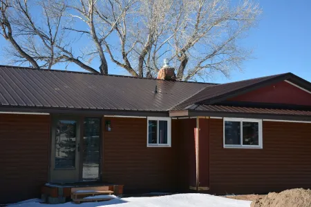 "The Patriot" -a renovated duplex in Dubois WY. Welcome Veterans & Snowmobilers!