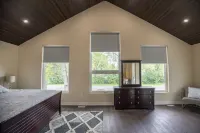 Welcome to Lake House by Lis, where stunning lake views and serene sunsets await Hotels in Cookstown