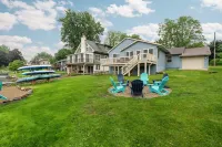 Anchors Away: Modern Irish Hills Lakefront w/ Beach, Dock, Kayaks, Cornhole