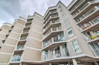 Colorful Beachfront Condo w/ Resort Amenities - Beach