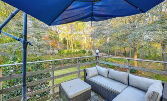 Cozy DIX Hills Apt w/ Deck ~ 7 Mi to Beach!
