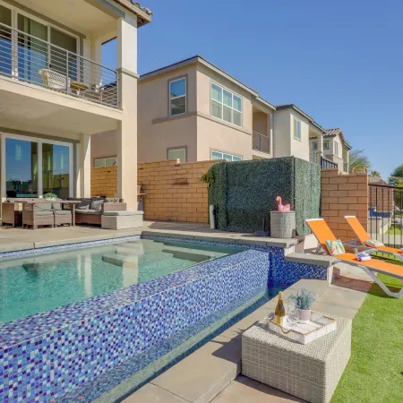 2 Mi to Fantasy Springs Casino: Lakefront Retreat!