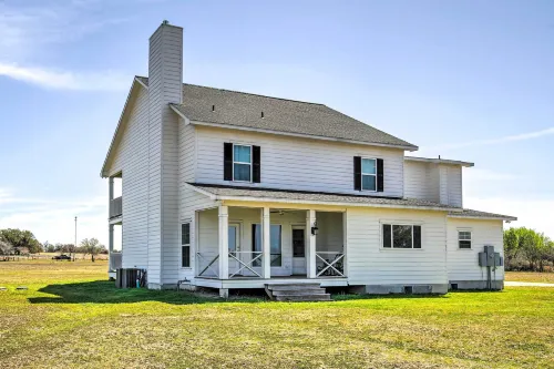 Spacious Texas Getaway w/ Fire Pit & Pond! - 3-Star