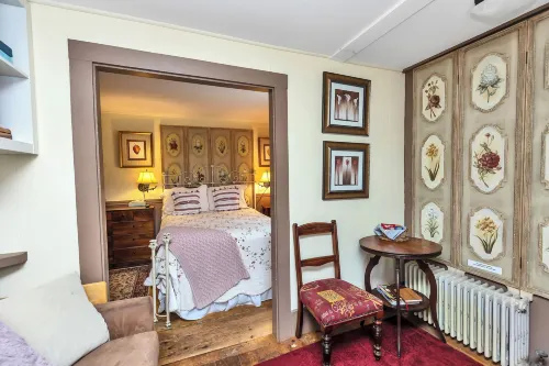 The Birchwood Inn Hotels in Francestown