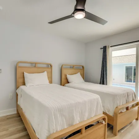 3 Mi to Beach: Modern Retreat in Largo!