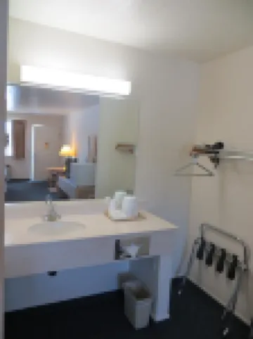 โฟร์ คอร์เนอร์ส อินน์