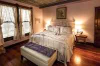 Weller Haus Bed, Breakfast & Event Center Hotels in Bellevue