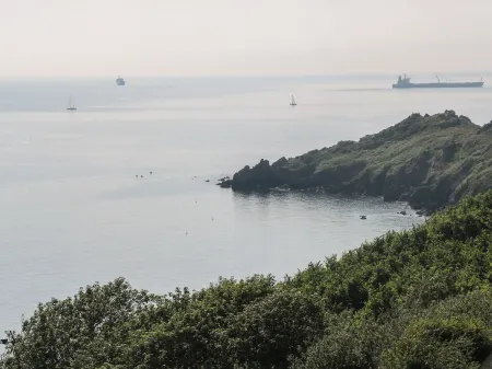 1 Trevelyan Отели рядом с достопримечательностью «Housel Bay Beach»