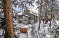 St Anton Wooded View 1-Bedroom Condos with Complimentary Hot Drinks