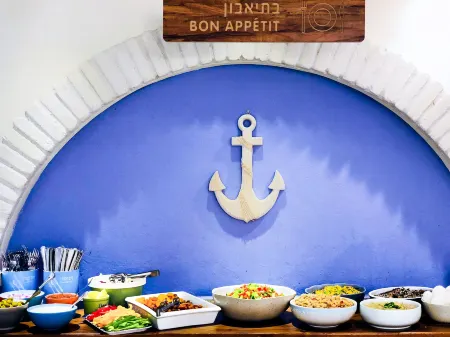 Travel Hotel Gesher Haziv Отели в г. Ma'ale Yosef