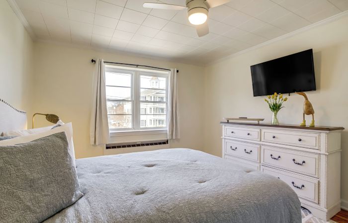 Cambridge Apt in Walkable Neighborhood