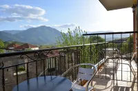 Guesthouse Lithos - غرفة مطلة على الجبل