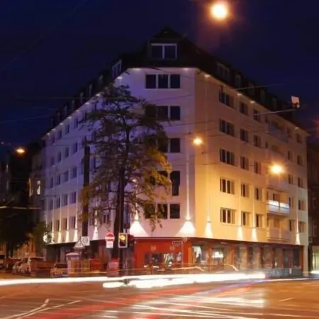 Studiotel Belle Etage Отели рядом с достопримечательностью «Фрайцайтпарк Уленбергштарссе»