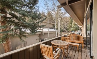 Deluxe 2 Bedroom Apartments at Resort with Outdoor Pool & Hot Tub