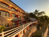 Traditional Sierra Leon Oceanfront Rooms Hotels near Los Arcos