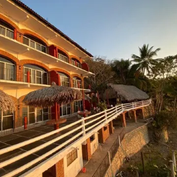 Traditional Sierra Leon Oceanfront Rooms