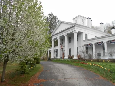 House of 1833 Bed and Breakfast Hotels in Ледиярд