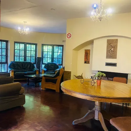 Rosebank Lodge & Backpacker