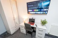 76 Bournbrook Road Equipped Studios Near QE