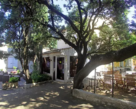 ホテル ル プティ マノワール プロヴァンス レ・ザングルのホテル