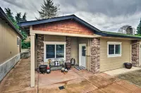 Cute and Cozy Pdx Area Townhouse 31 Mi to Mt Hood! - 3-Sterne