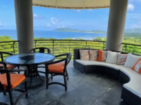 La Perla #154: 3 bed/3 bath 5th floor Ocean Views!