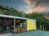 Salt Pond Bay Glamping Site With AC 센트럴 호텔