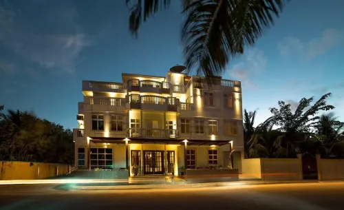 Lagoon Lodge Hotels in Hithadhoo