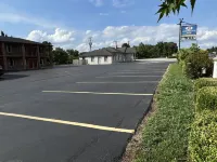 Americas Inn Bardstown - parking