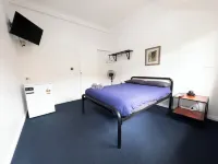 Somewhere to Stay Backpackers Hotel di West End