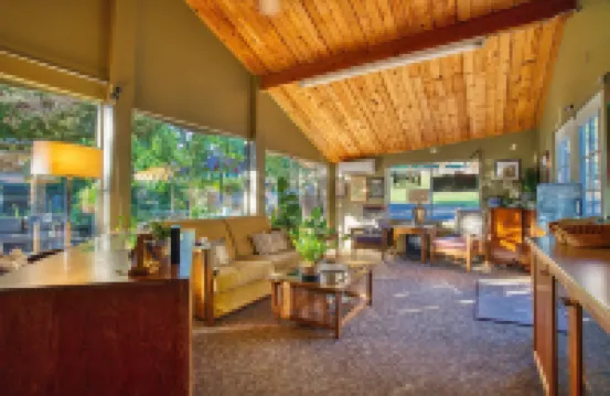 Piazza's Pine Cone Inn