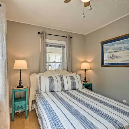 The Blue Crab Cottage - 3 Blocks from the Beach! Hotels in Colonial Beach