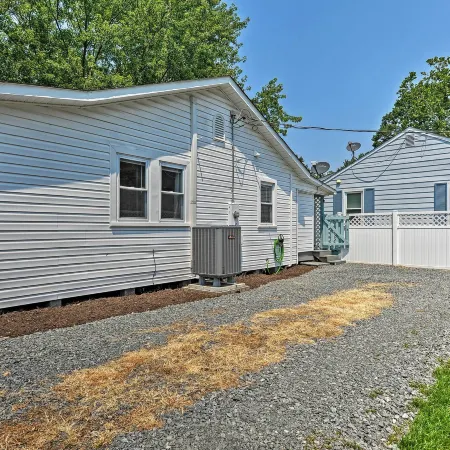 The Blue Crab Cottage - 3 Blocks from the Beach!