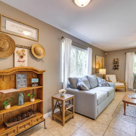 1 Mi to Lake Dora: Cottage w/ Shared Yard & Patio!