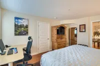 레드어닝의 리버 파인즈 C207 2베드룸 콘도