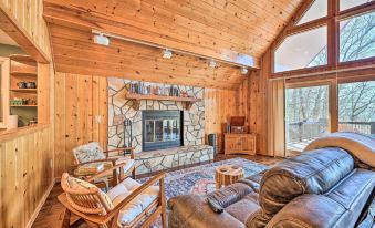 Spacious Franklin Cabin w/ Mountain Views!