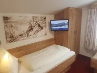 Flo's Rooms & Breakfast Hotels in Wagrain