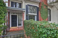 Well-Appointed Condo Across Street from UC Davis! Hotels near Davis (University Mall)