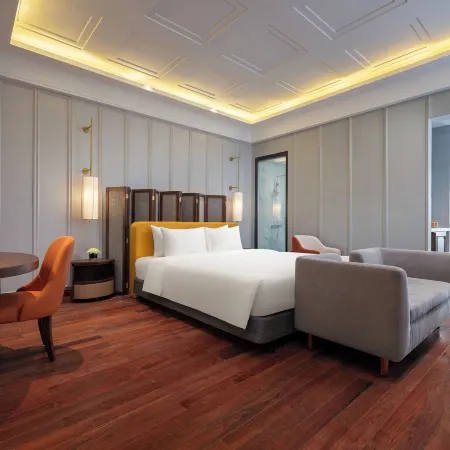 Minerva Premium Hotel Отели рядом с достопримечательностью «Храм Нефритовой горы»