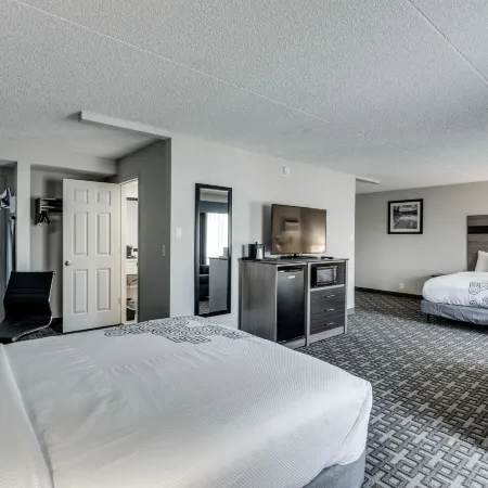 Days Inn & Suites by Wyndham Spokane