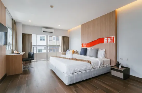 Season Place Hotels near The Tempo Grand Sathon-Wutthakat