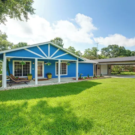 Lake Tawakoni Access and Hot Tub - Wills Point Home!