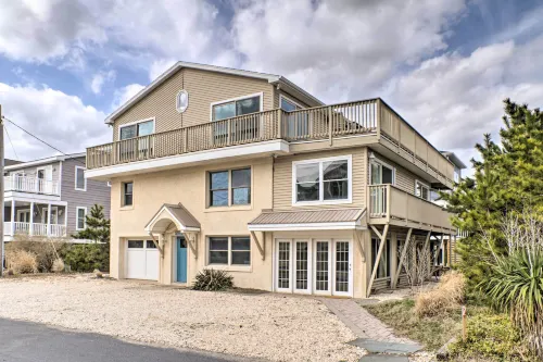 Idyllic South Bethany Home w/ Private Beach Access - Homestays