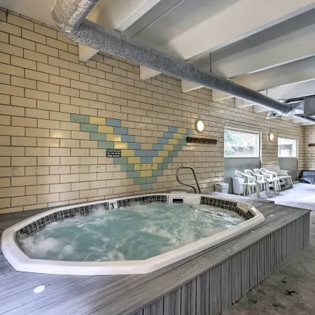 Steps to Ski Shuttle! Frisco Condo w/ Indoor Pool