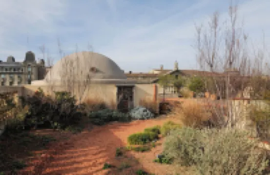 Hostal Porxos Garden Hotel berhampiran Barceloneta Beach